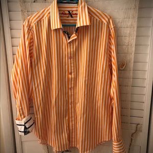 Robert Graham button up dress shirt in EUC